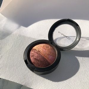 MAC Cosmetics Play on Plums Limited Eyeshadow